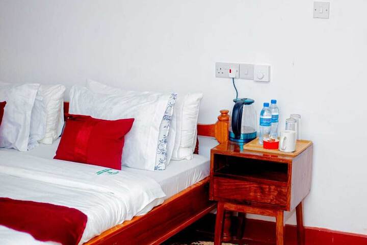 Room 8 of 33