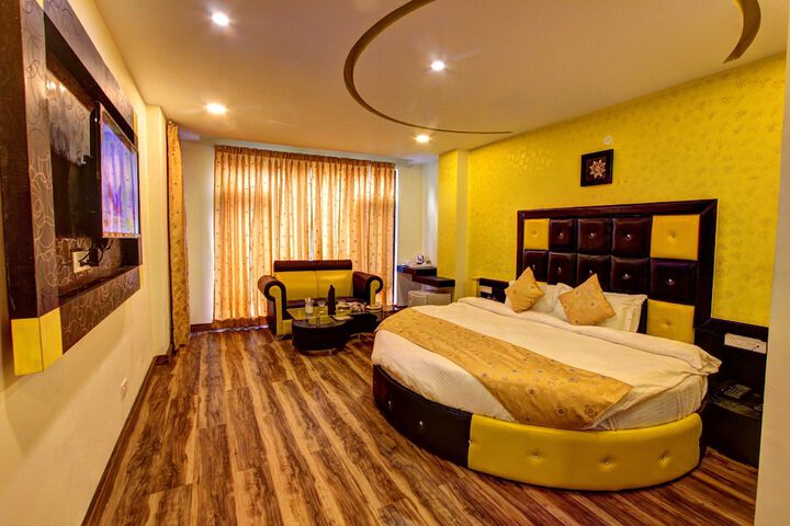 Room 5 of 20