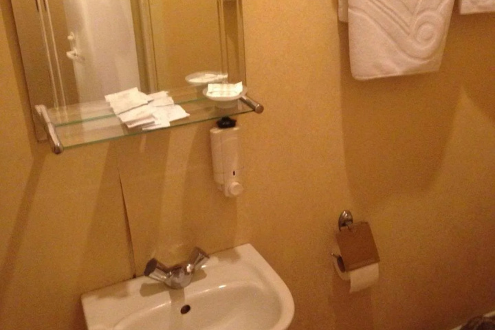 Room 7 of 14