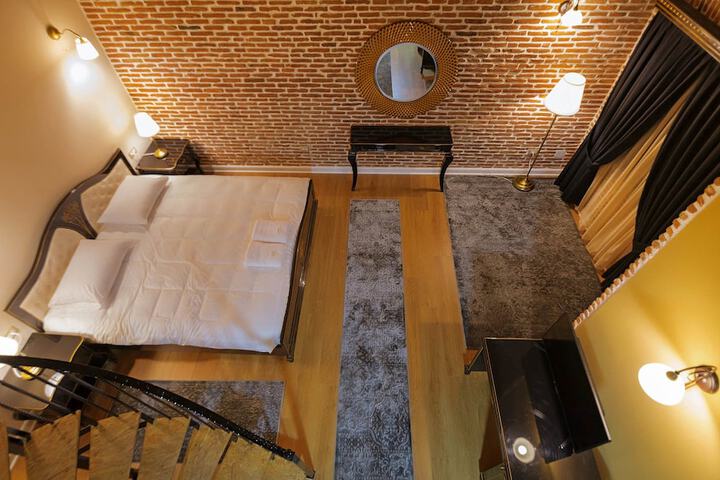 Room 26 of 47