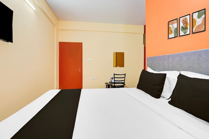 Room 11 of 32