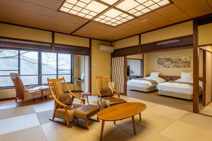 Room 27 of 102
