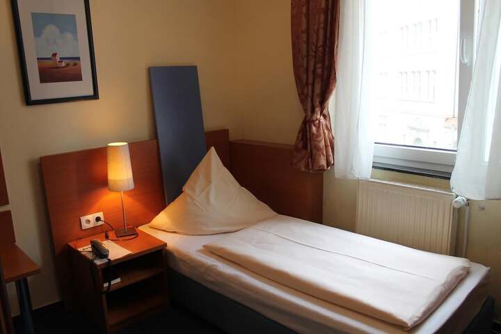 Room 9 of 43