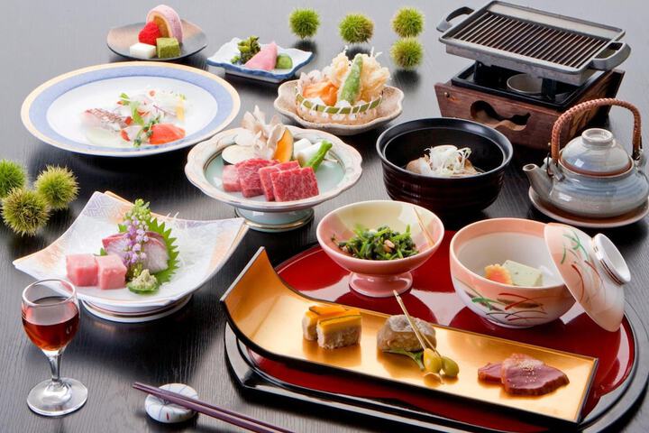 Dining 44 of 58