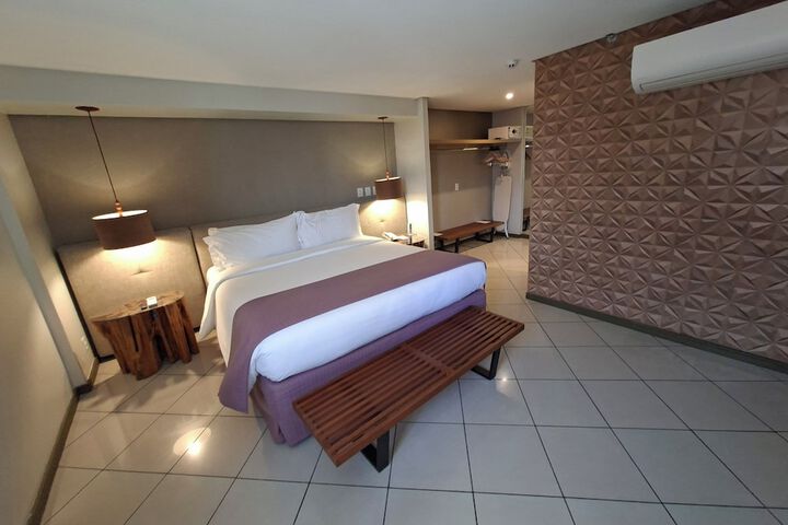 Room 32 of 100
