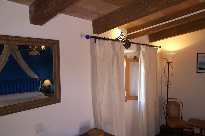 Room 4 of 82