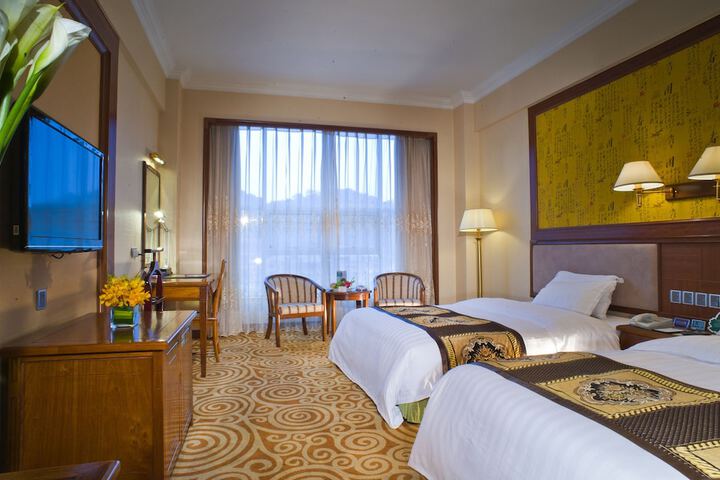 Room 4 of 25