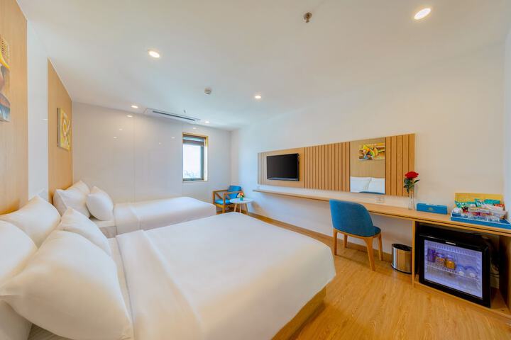 Room 14 of 65