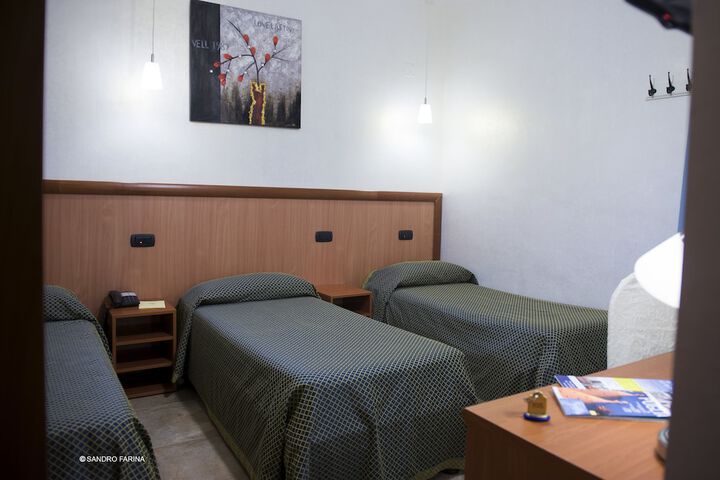 Room 2 of 72