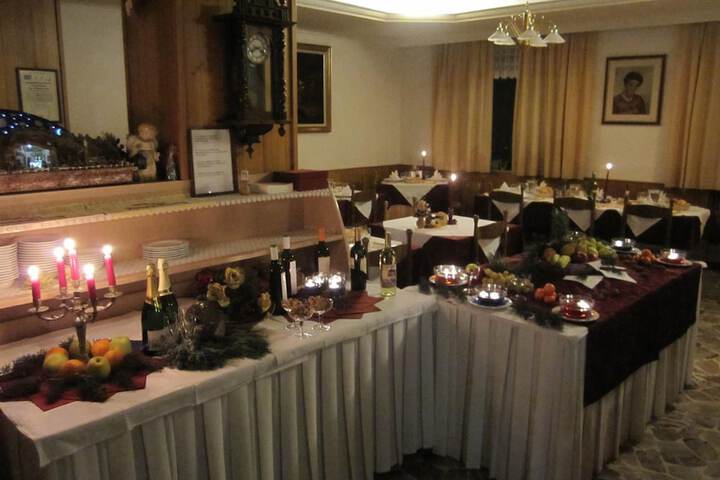 Dining 49 of 61