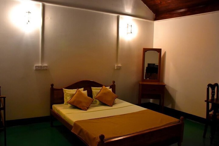 Room 12 of 18