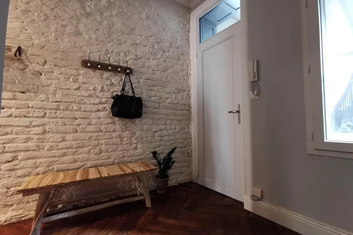 Room 11 of 16
