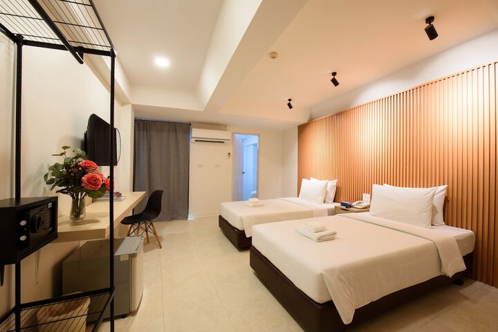 Room 11 of 38