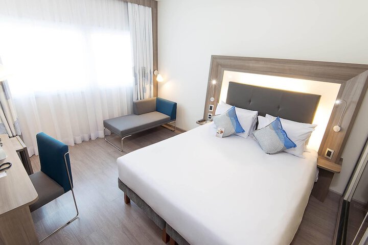 Room 4 of 63