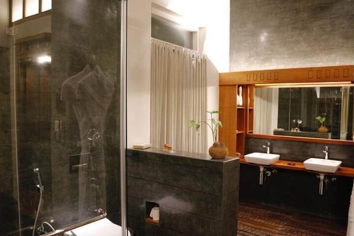 Room 14 of 36