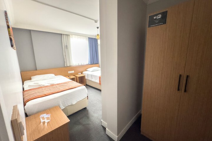 Room 30 of 99