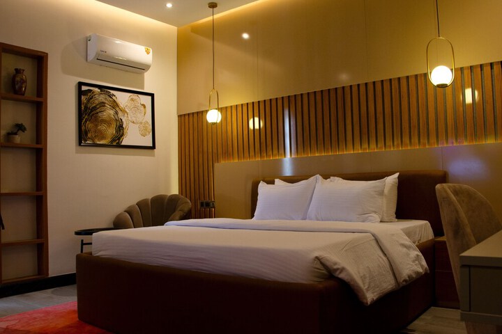 Room 7 of 24