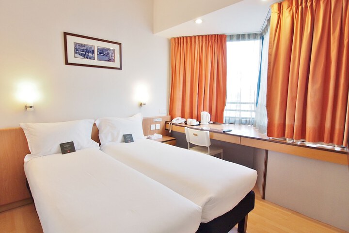 Room 4 of 81