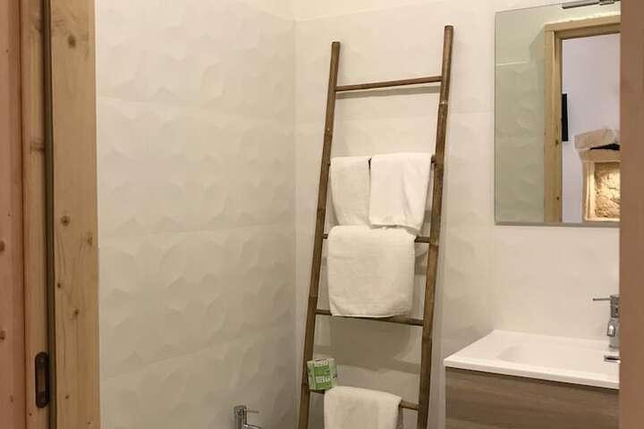 Room 4 of 42