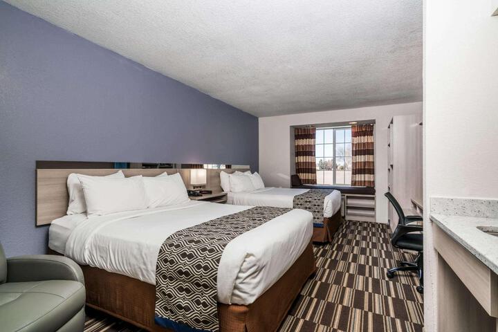 1 Queen Bed Accessible Room (7 of 20)