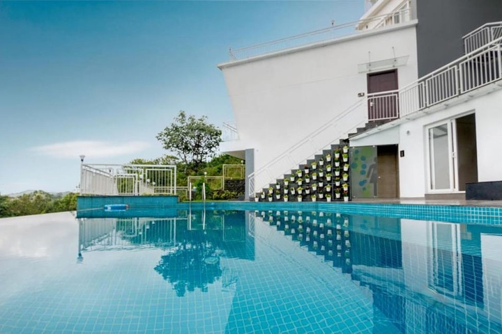 Pool 13 of 21