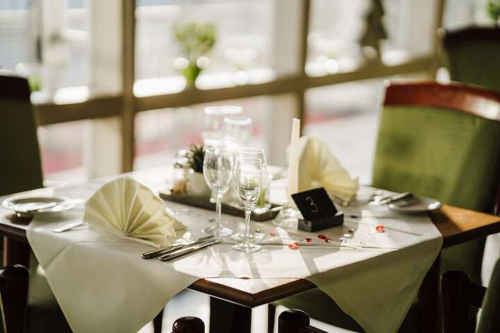 Dining 33 of 49