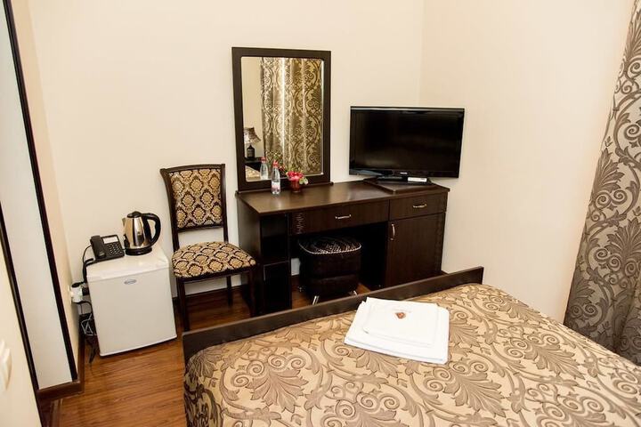 Room 13 of 38