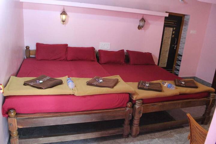 Room 6 of 32