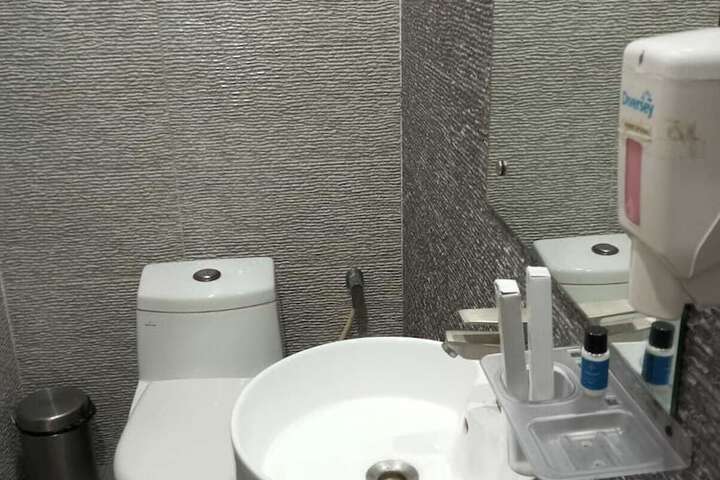 Room 105 of 167