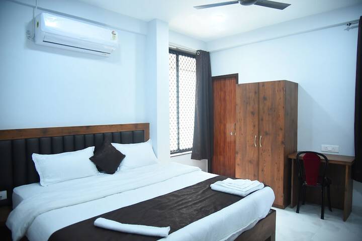 Room 21 of 33