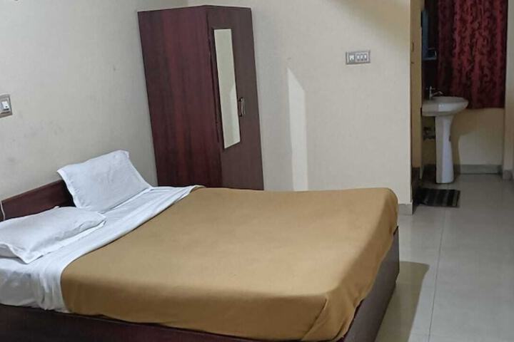 iROOMZ Hotel Vishwa Lodging