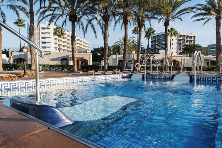 Hotel with Pool