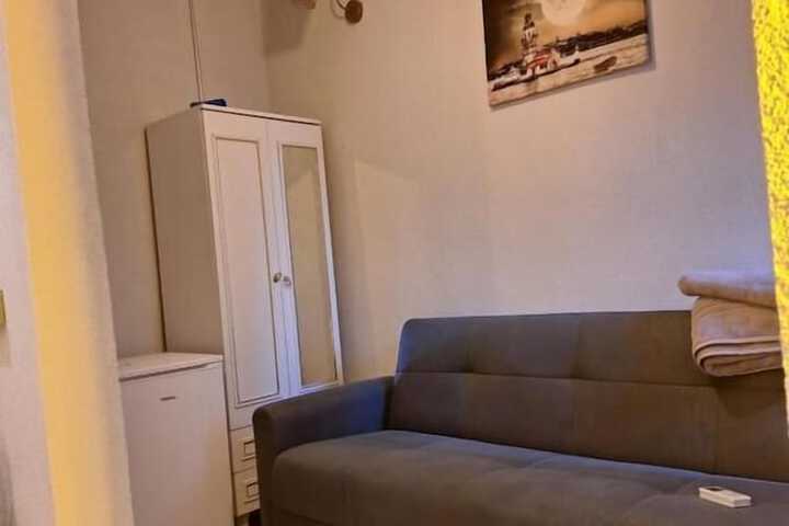 Room 12 of 20