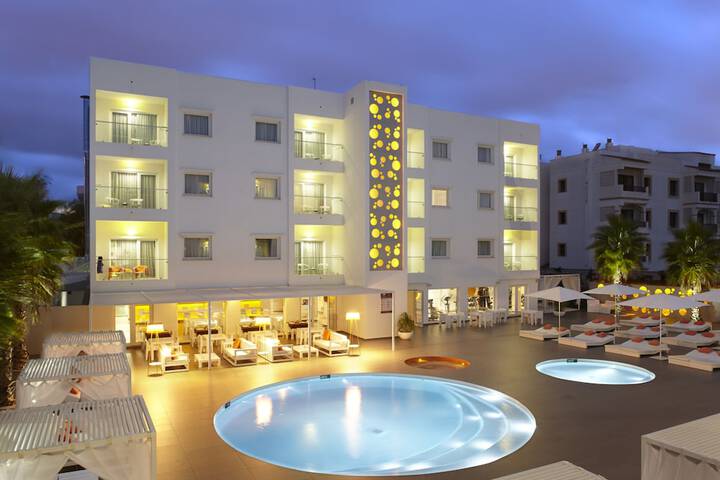 Hotel Pool