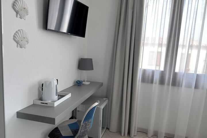 Room 27 of 62