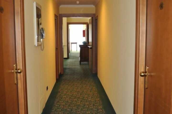 Ballroom/Hall 38 of 69