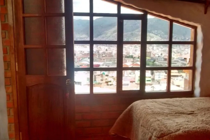 Room 4 of 12