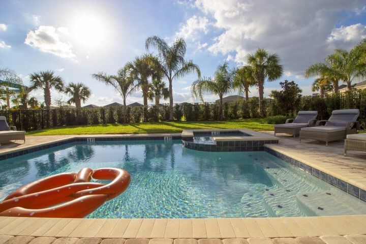 Pool 28 of 39