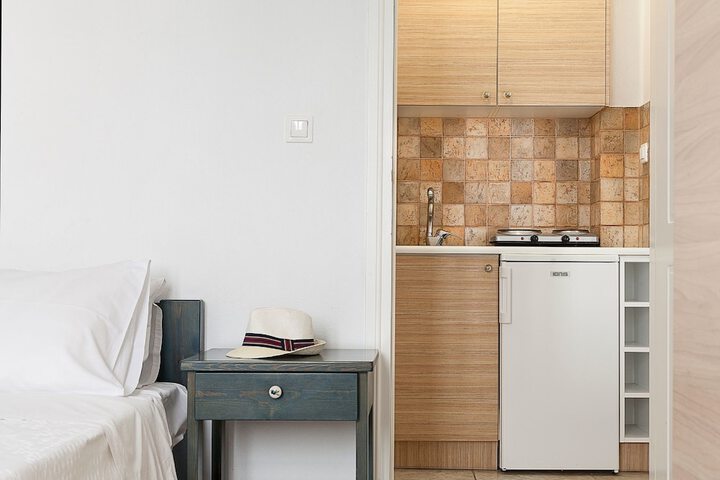 Mini-refrigerator