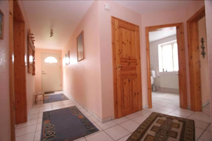 Room 6 of 8