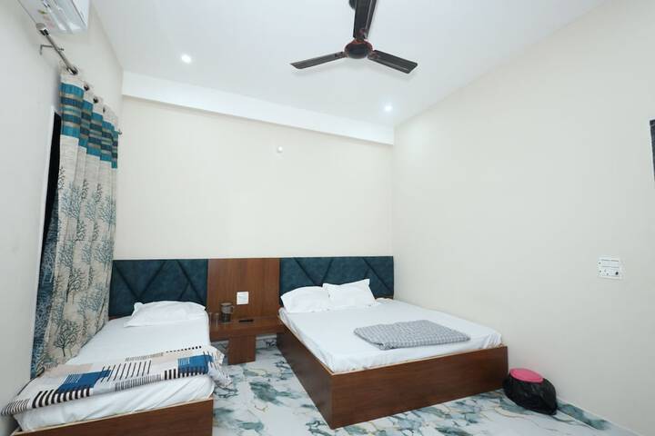 Room 8 of 12
