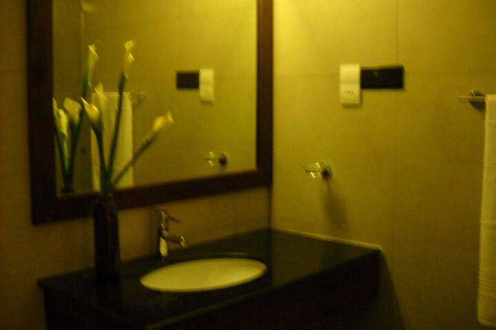 Room 13 of 33