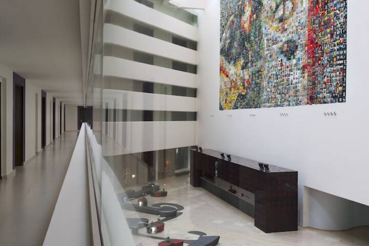 Entrance & Lobby