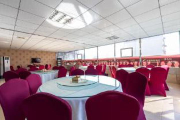 Jingyue Hotel (Meishandong Railway Station Wanda Plaza)