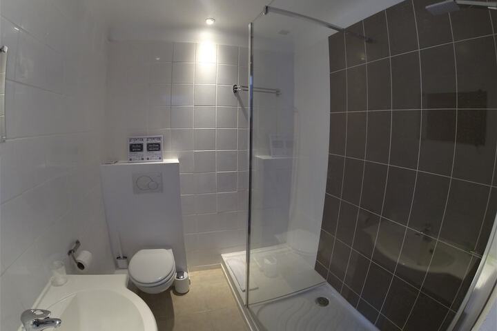 Room 12 of 27