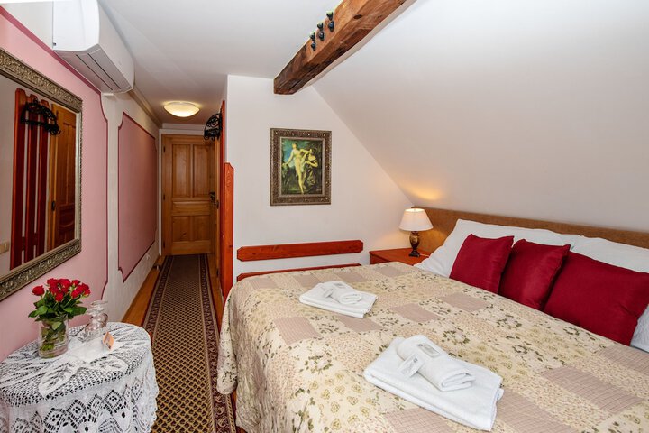 Room 17 of 51