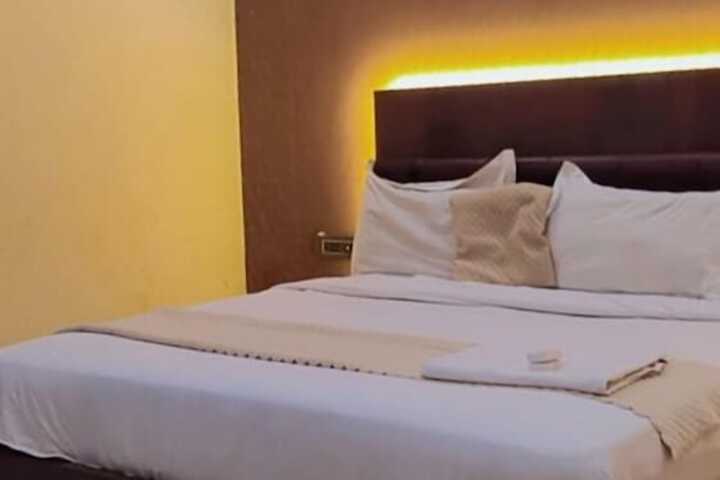 Room 10 of 15