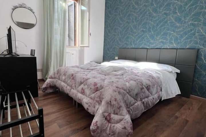 Room 5 of 32