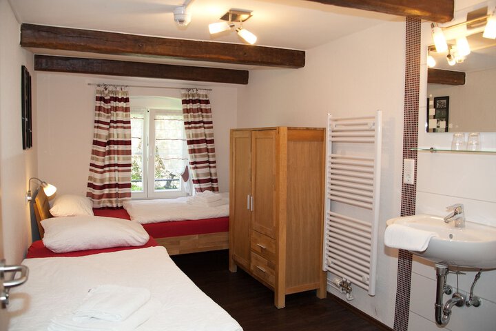 Room 2 of 39