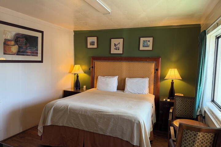 Room 8 of 17